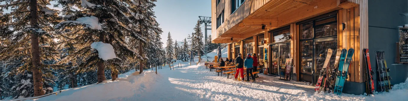 Auberge de jeunesse conviviale à petit prix située au pied des pistes de ski, idéale pour séjour hivernal à moins de 30€ la nuit