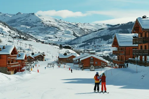 Vue panoramique d’une destination-ski-derniere-minute abordable, idéale pour partir au ski sans exploser son budget
